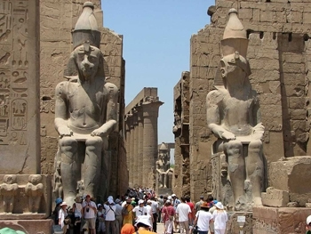 Poverty and weak infrastructure in Egypt despite tourist revenue