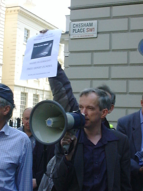 Peter Rushton addressing the demonstration
